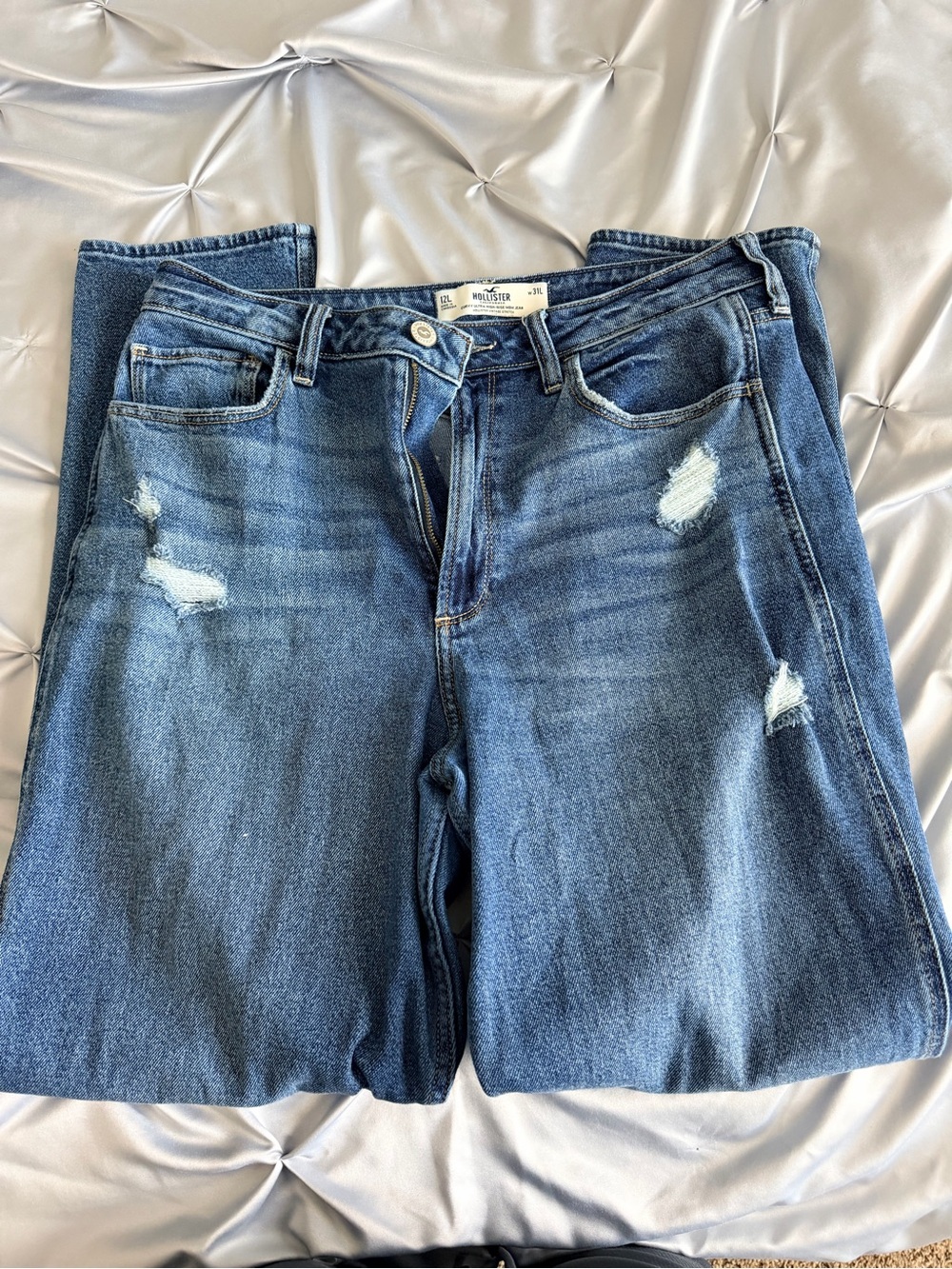 Hollister Women's Medium Blue Skinny Jeans - Picture 4 of 4